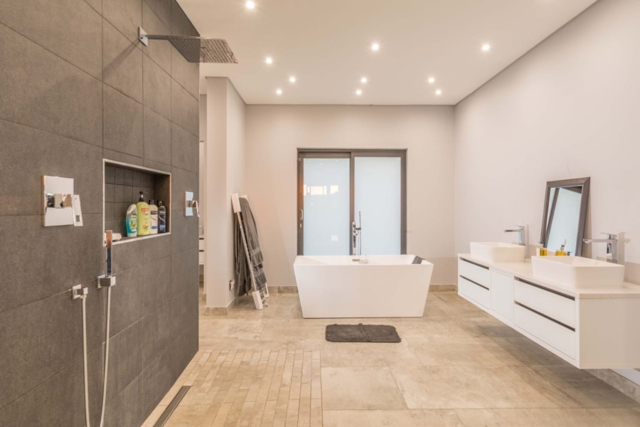 5 Bedroom Property for Sale in Beacon Bay Eastern Cape